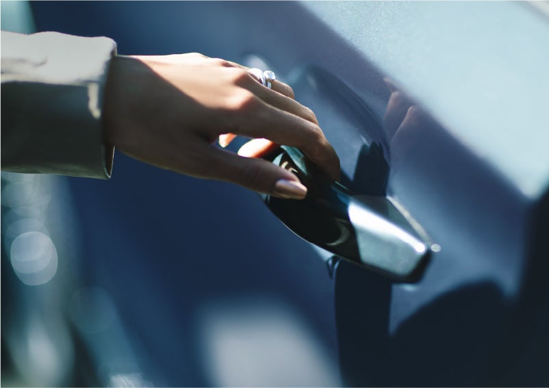 A hand gracefully grips the Light Touch Handle of a 2023 Lincoln Aviator® SUV to demonstrate its ease of use | Star Lincoln in Southfield MI