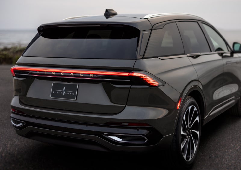 The rear of a 2024 Lincoln Black Label Nautilus® SUV displays full LED rear lighting. | Star Lincoln in Southfield MI