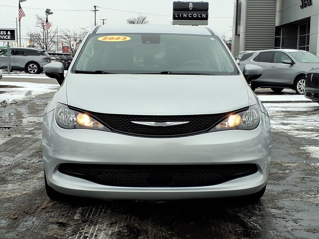 2023 Chrysler Voyager LX