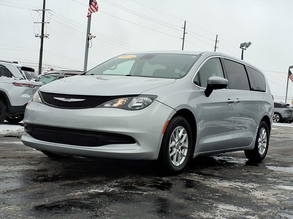 2023 Chrysler Voyager LX