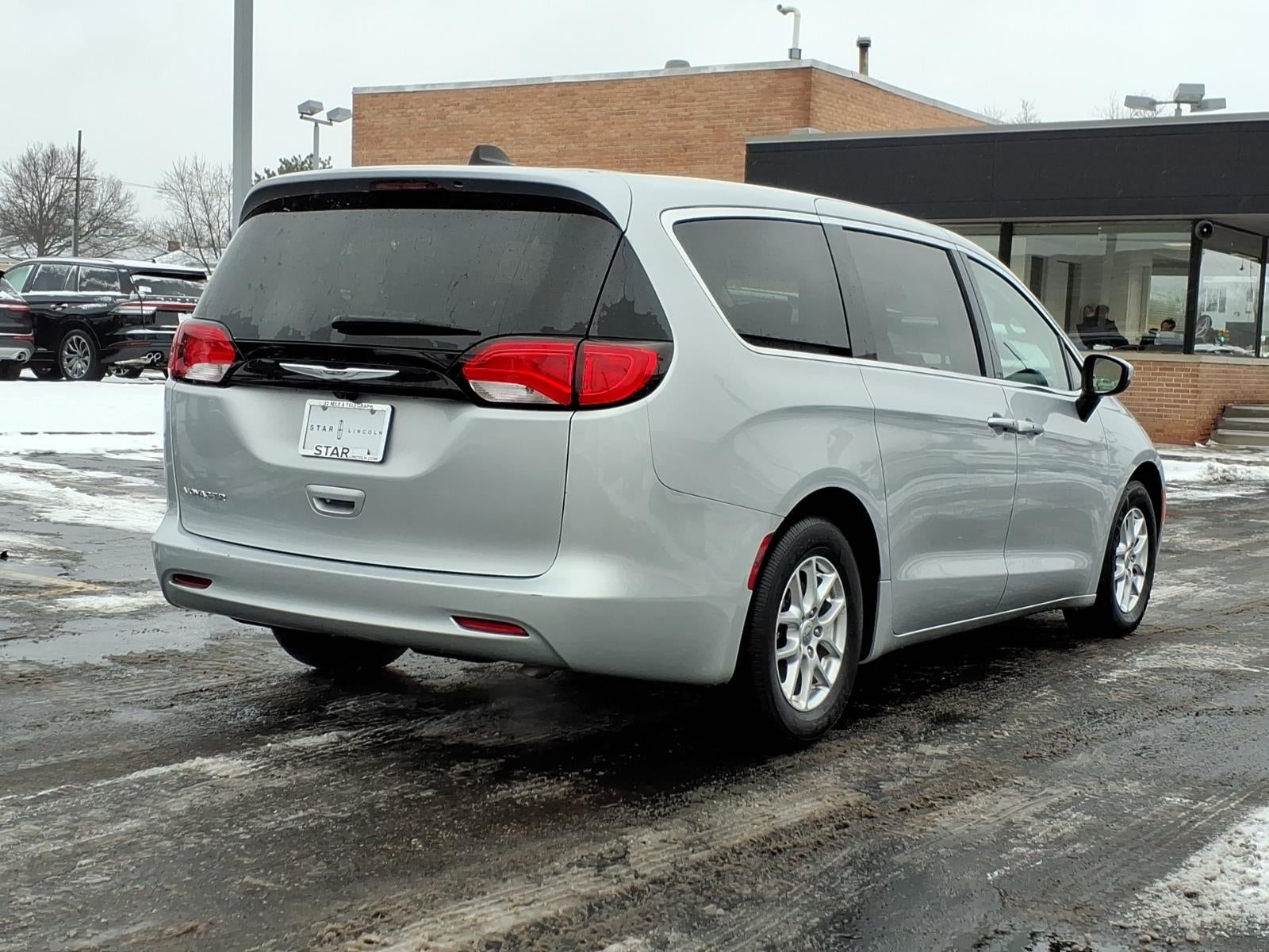 2023 Chrysler Voyager LX