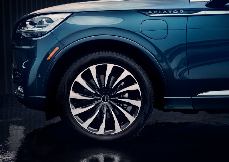 The 2023 Lincoln Aviator® Black Label Grand Touring model with unique 12-spoke wheel | Star Lincoln in Southfield MI