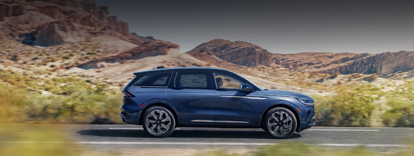 A 2024 Lincoln Nautilus® SUV is being driven in a desert setting. | Star Lincoln in Southfield MI