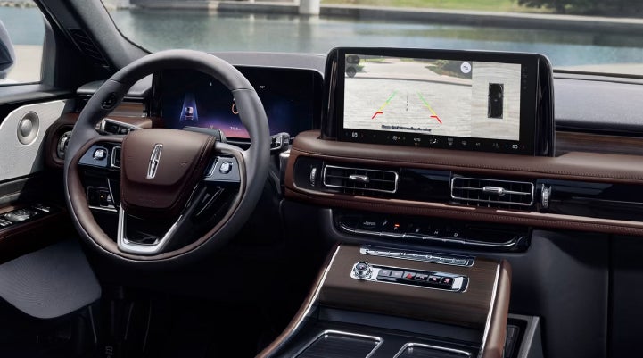 The backup camera of the 2027 Lincoln Aviator® SUV is displayed on screen. | Star Lincoln in Southfield MI